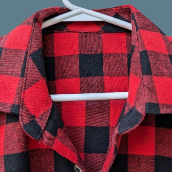 Classic buffalo plaid shirt, no brand, size small. - Picture 6 of 9